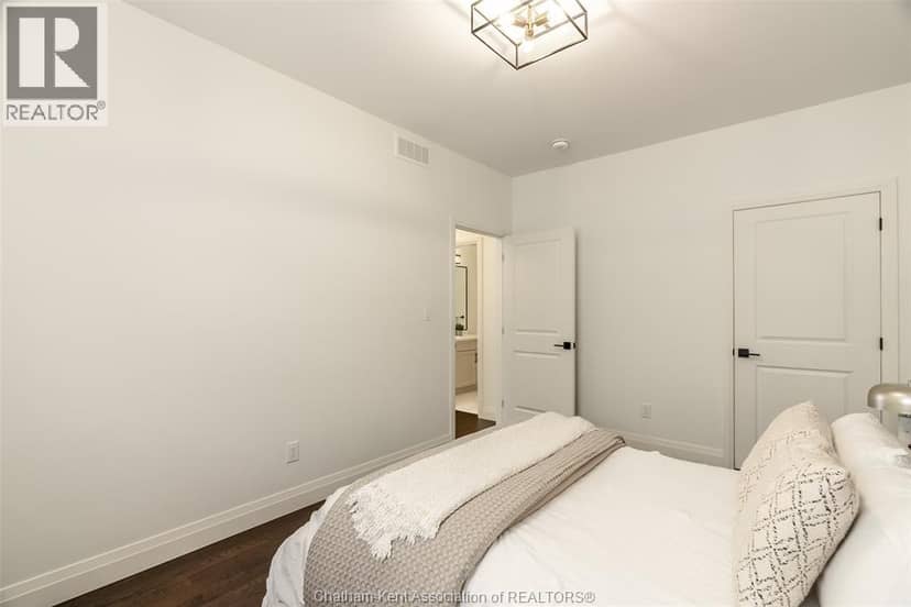 115 Davis STREET — photo 21 of 40