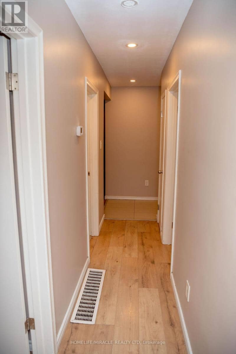 25 Thornridge Crescent — photo 35 of 40