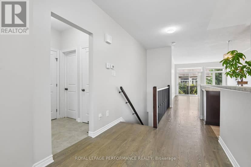 261 Bulrush Crescent — photo 8 of 40