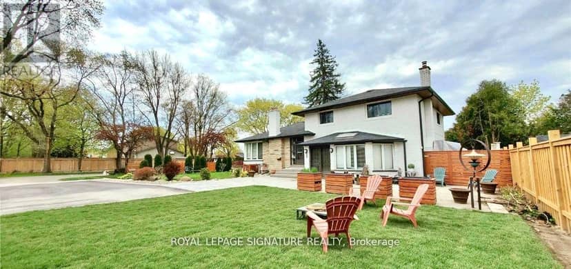 2263 Harcourt Crescent — photo 3 of 40