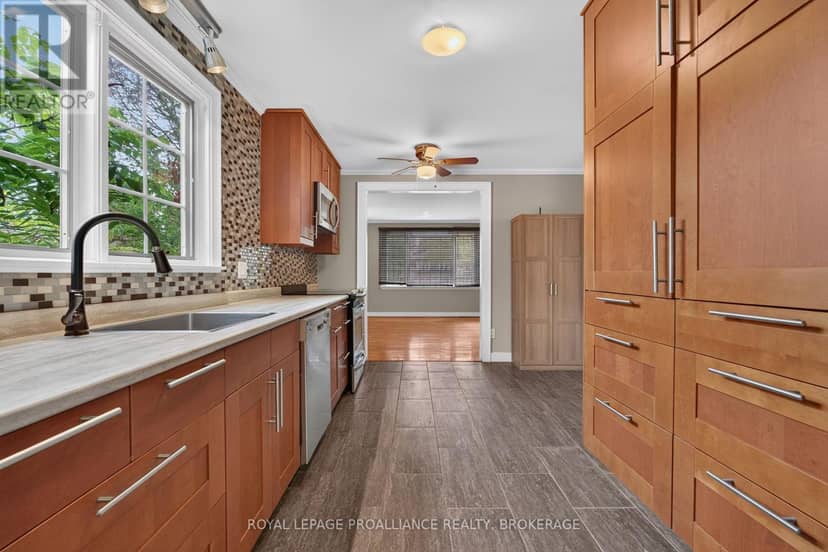 364 Glengarry Road — photo 10 of 36