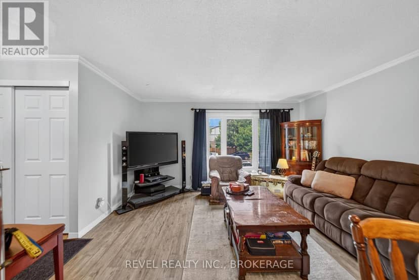 986 Killarney Crescent — photo 5 of 40