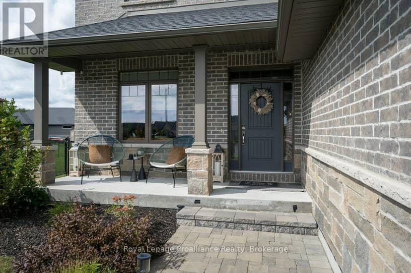 35 Virginia Crescent — photo 9 of 40