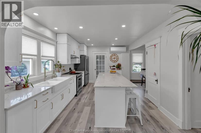 1134 Elizabeth STREET — photo 10 of 40