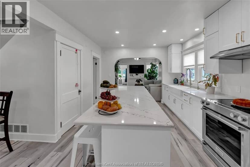 1134 Elizabeth STREET — photo 12 of 40