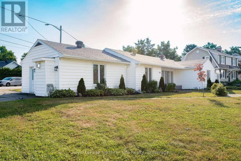 840 McLaren Street, North Bay, photo 2