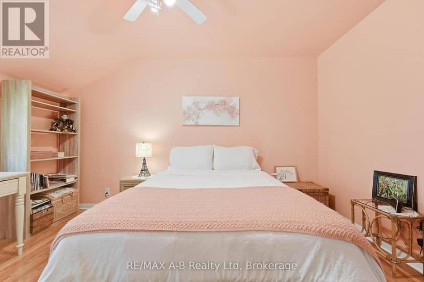 164 Redford Crescent — photo 12 of 23