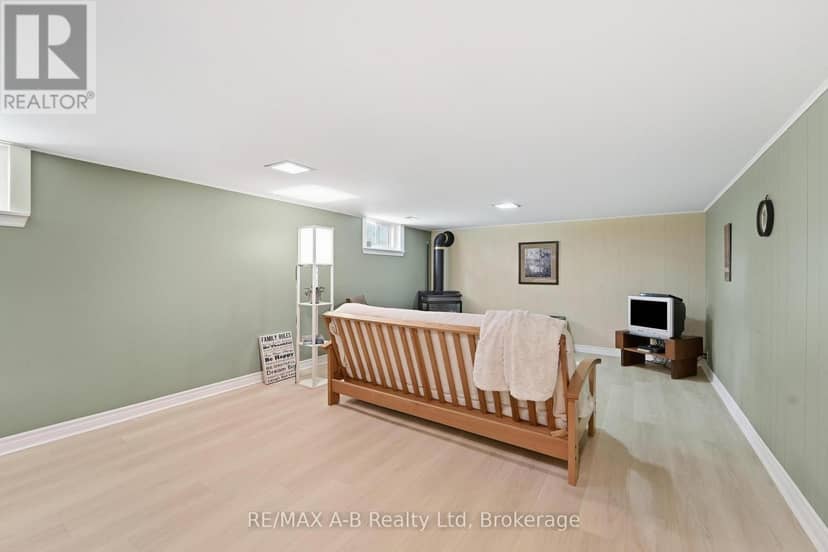 164 Redford Crescent — photo 17 of 23