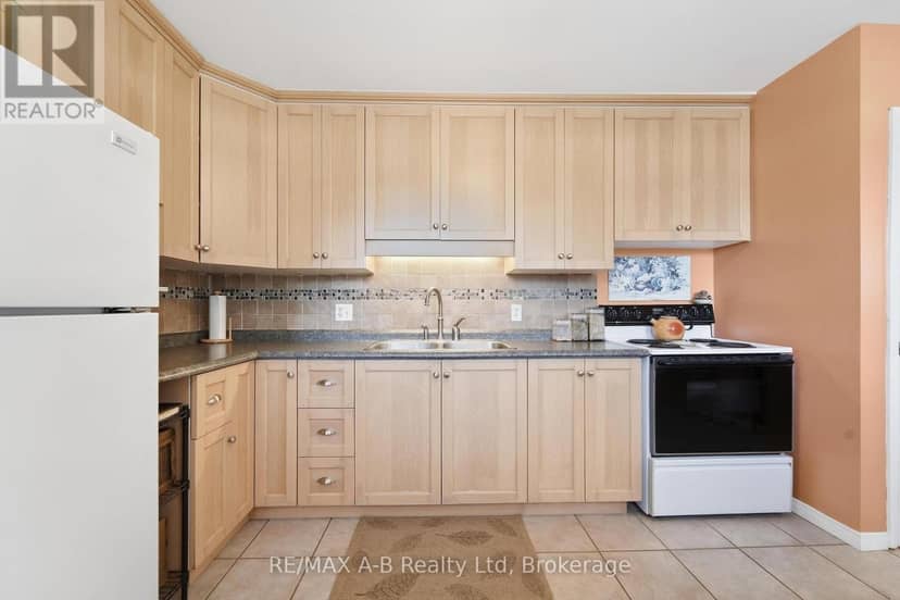 164 Redford Crescent — photo 4 of 23