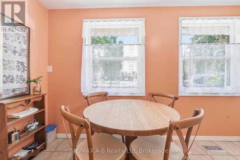 164 Redford Crescent — photo 6 of 23