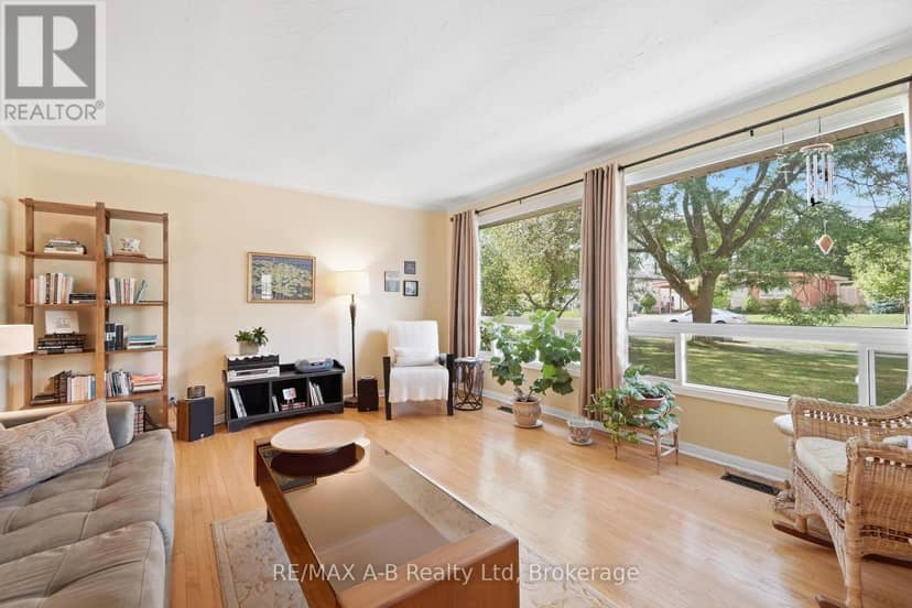 164 Redford Crescent — photo 8 of 23