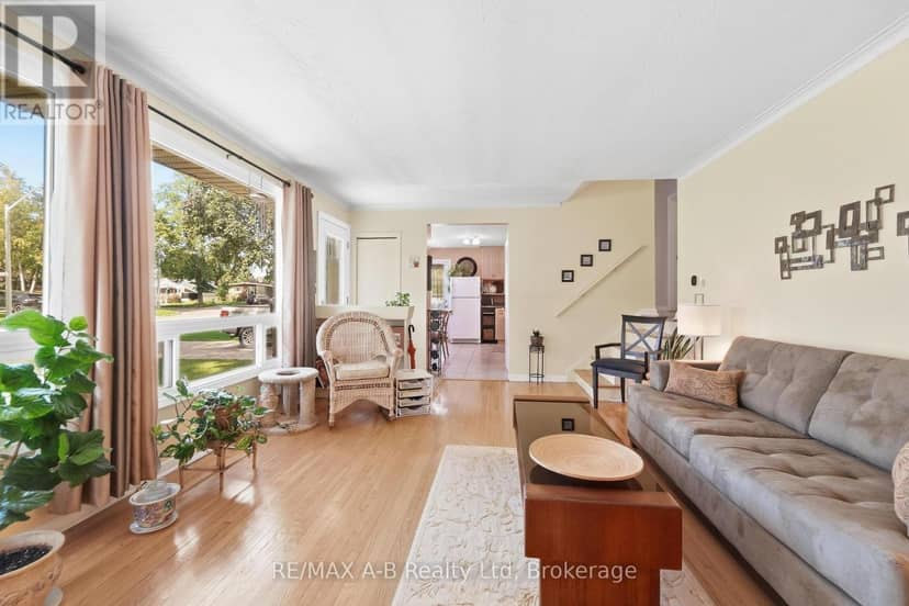 164 Redford Crescent — photo 9 of 23