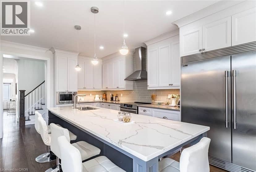 47 HAWKE Crescent — photo 15 of 40
