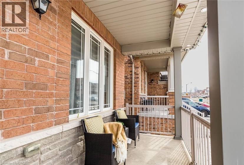 47 HAWKE Crescent — photo 3 of 40