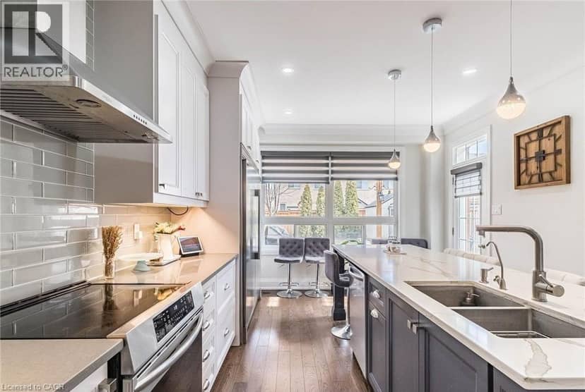47 HAWKE Crescent — photo 13 of 40