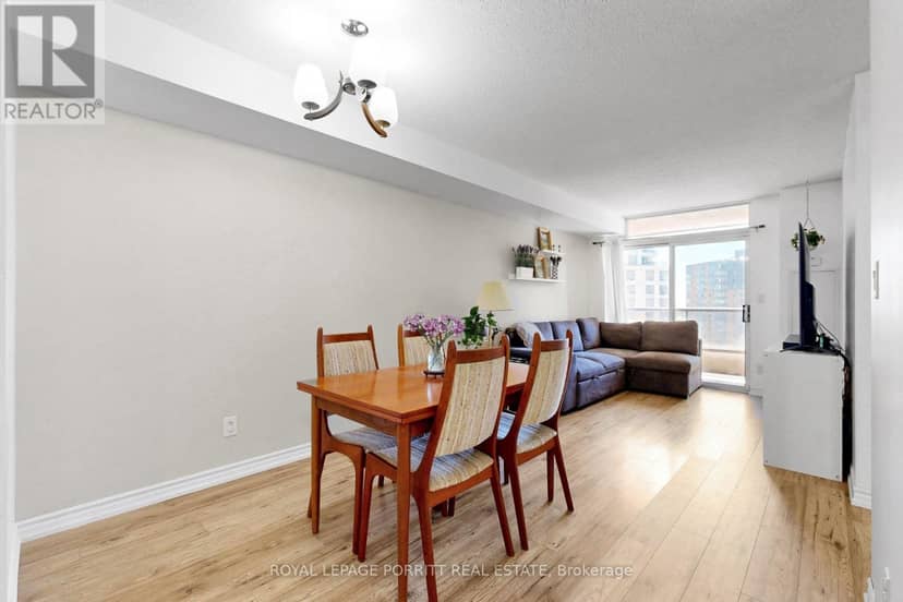 927 - 3888 Duke Of York Boulevard — photo 11 of 40