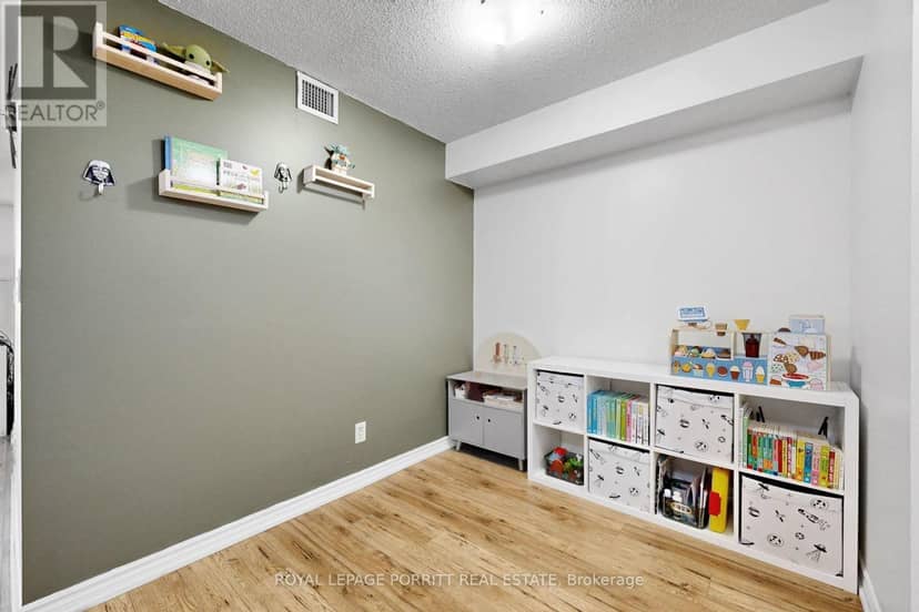 927 - 3888 Duke Of York Boulevard — photo 9 of 40