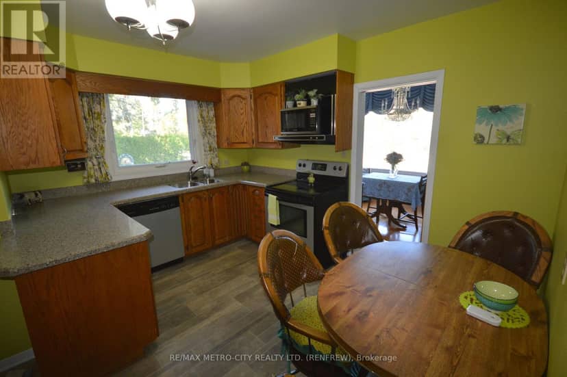 33 Pembroke Street, Whitewater Region, photo 2