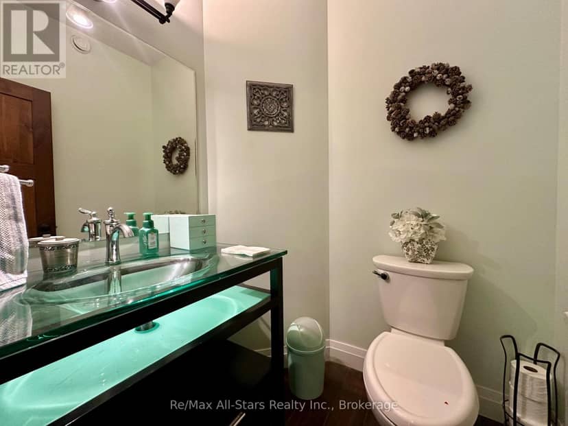 316 1/2 Riverside Drive — photo 15 of 34