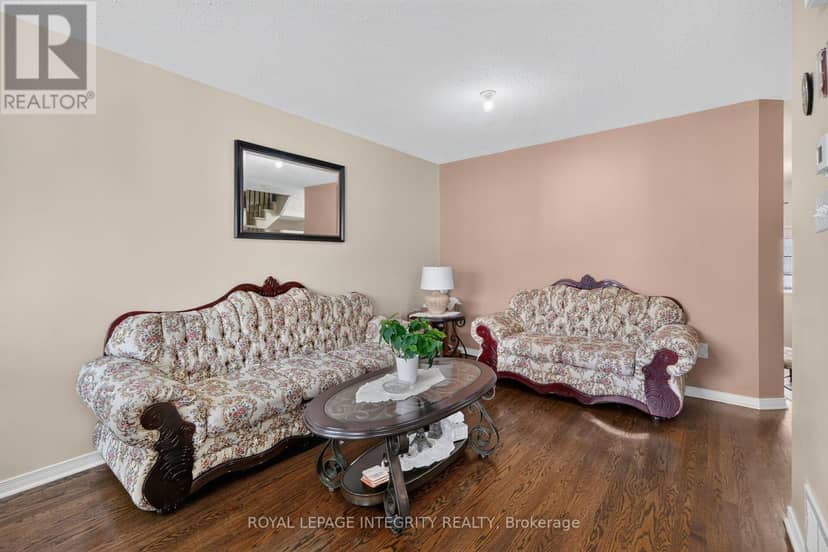 343 Rolling Meadow Crescent — photo 10 of 40