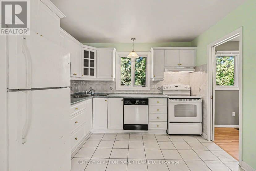303 Hoylake Crescent — photo 13 of 35