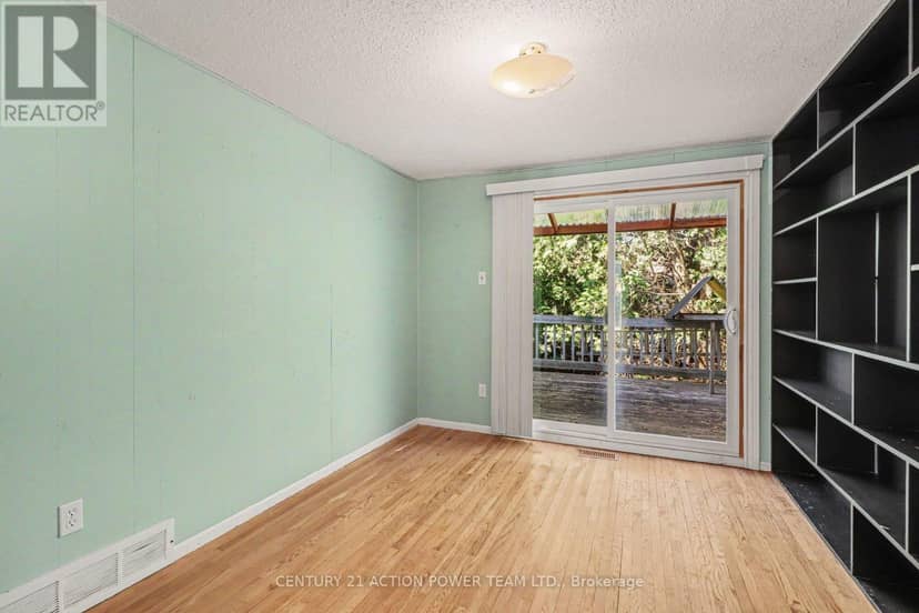 303 Hoylake Crescent — photo 6 of 35