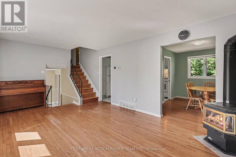 303 Hoylake Crescent — photo 9 of 35