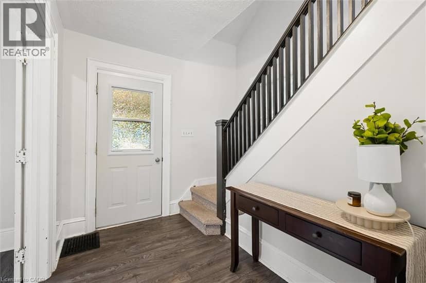 195 VICTORIA Avenue S — photo 5 of 34