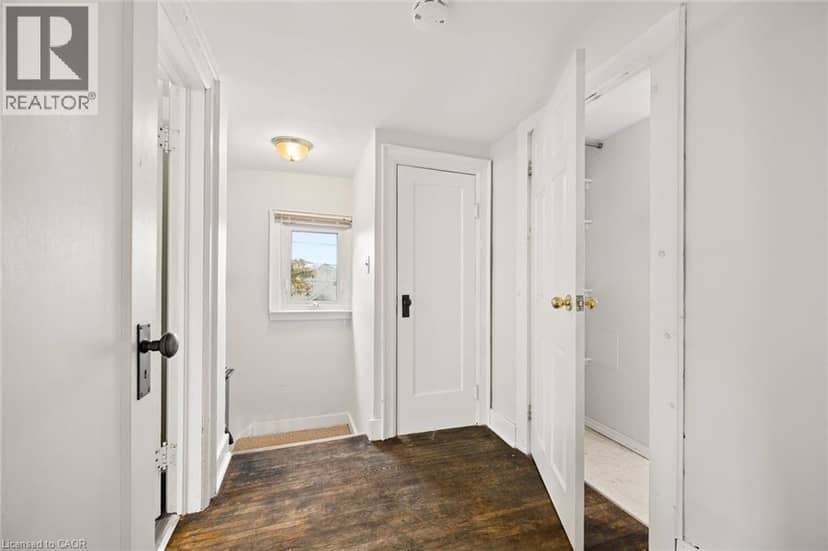 195 VICTORIA Avenue S — photo 16 of 34