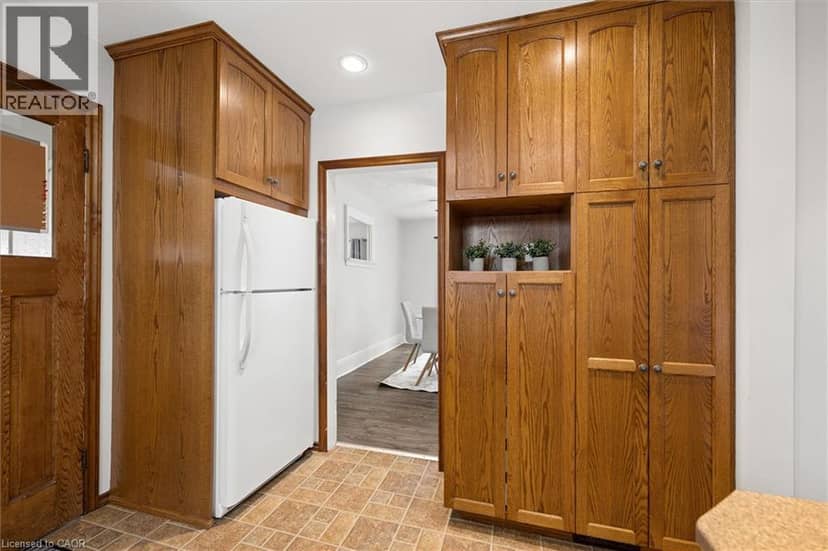 195 VICTORIA Avenue S — photo 13 of 34