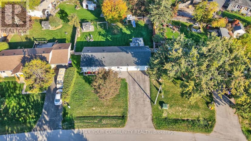 239 Sunset Crescent — photo 32 of 35