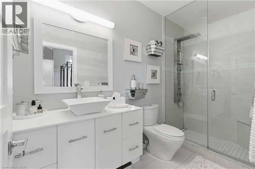 66 BAY Street S Unit# PH10 — photo 21 of 40