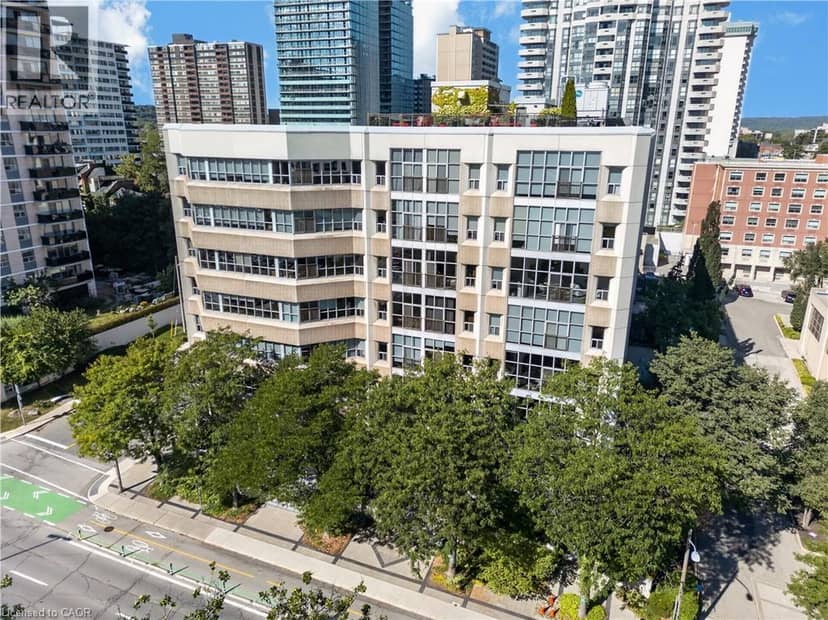 66 BAY Street S Unit# PH10 — photo 36 of 40
