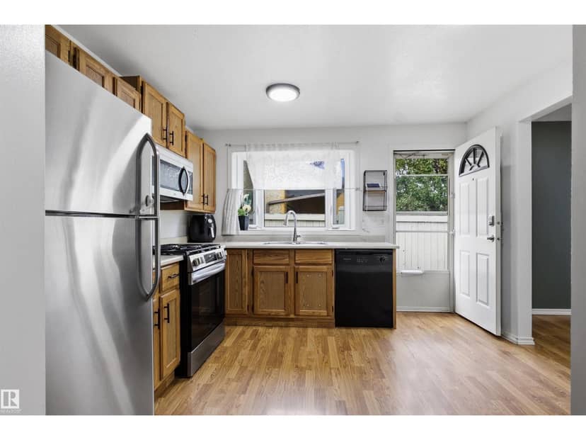 3803 12 AV NW — photo 10 of 40