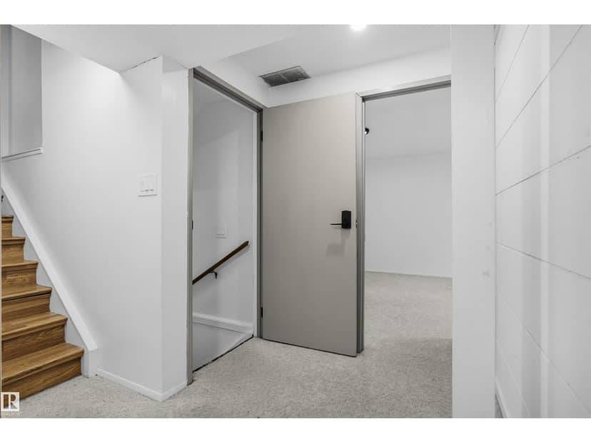 3803 12 AV NW — photo 31 of 40