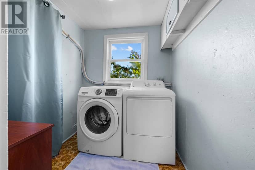 240 Carleton Street — photo 13 of 40