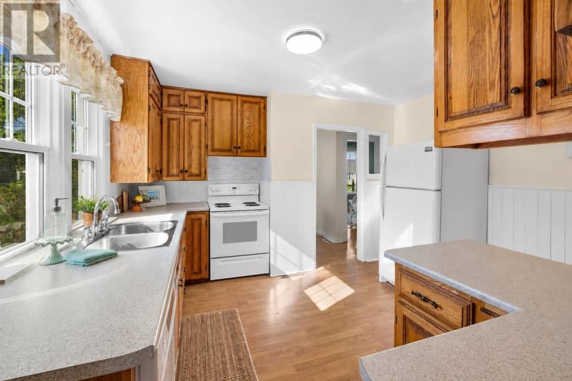 240 Carleton Street — photo 15 of 40