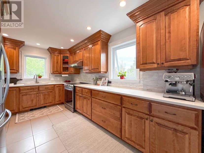 9055 Cavendish Road — photo 7 of 40