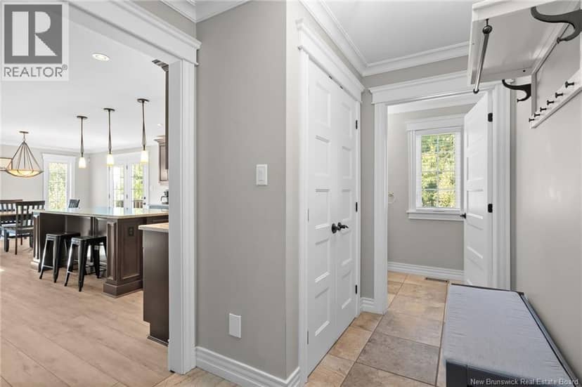 197 Amiens Drive — photo 15 of 40