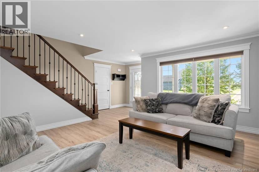 197 Amiens Drive — photo 2 of 40