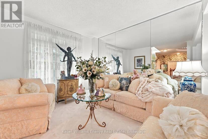 990 Glenbourne Drive — photo 17 of 40
