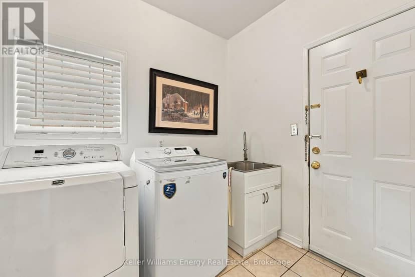 990 Glenbourne Drive — photo 21 of 40