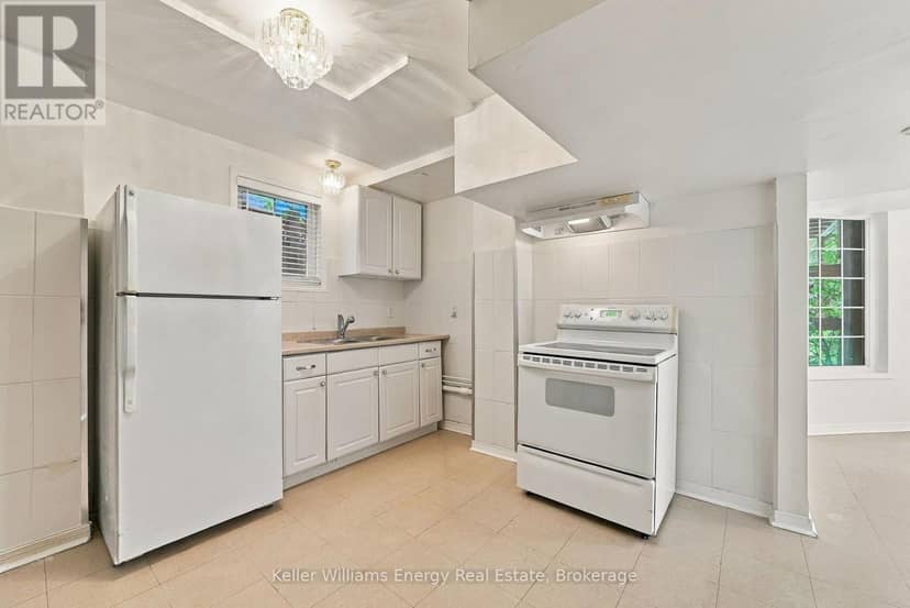 990 Glenbourne Drive — photo 34 of 40