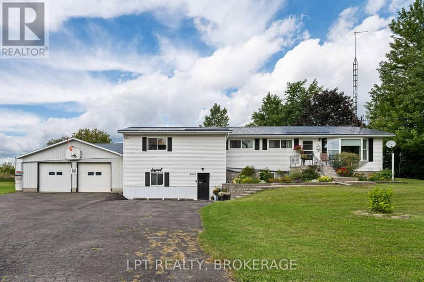 6087 County Road 2 Road, Loyalist