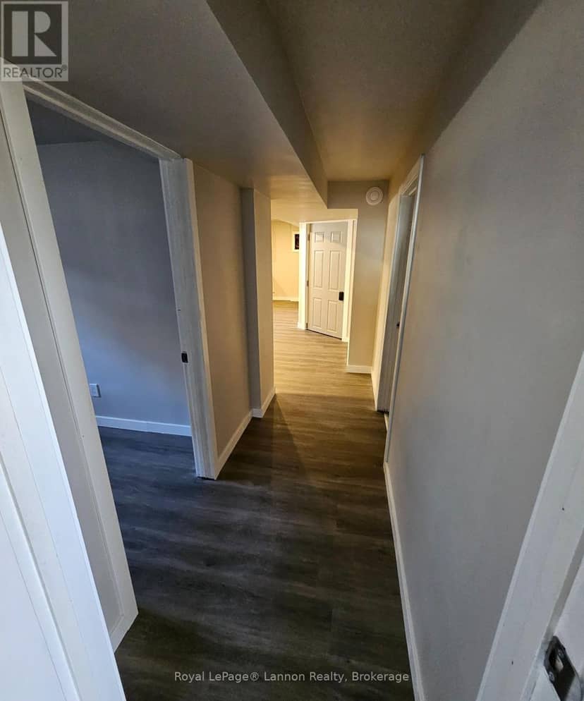 504 Frederica Street W — photo 13 of 15