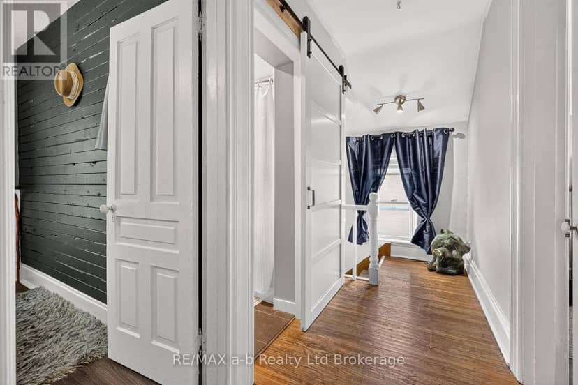 553 Mary Street — photo 32 of 39