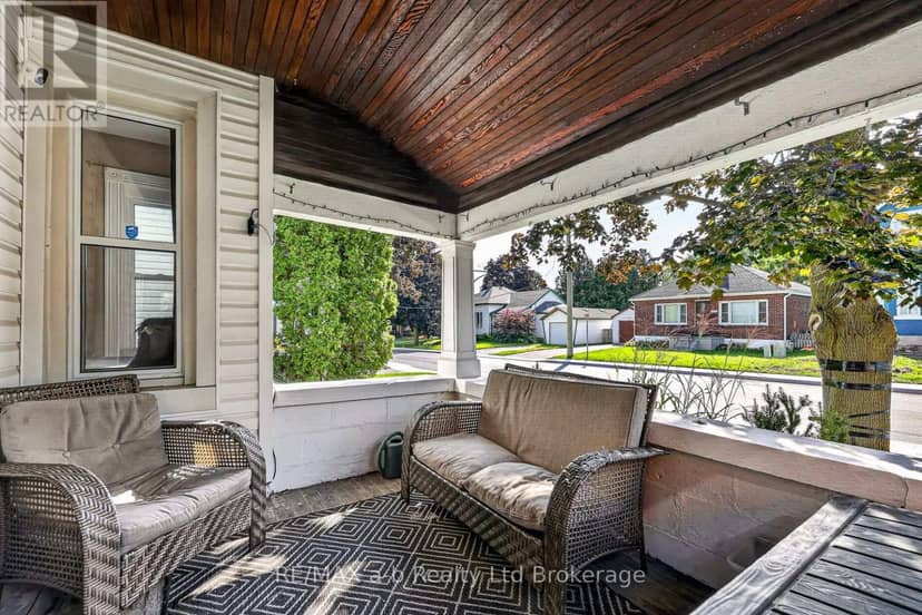 553 Mary Street — photo 7 of 39