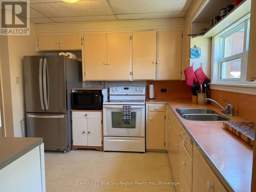 161 Fifth Avenue E — photo 3 of 17