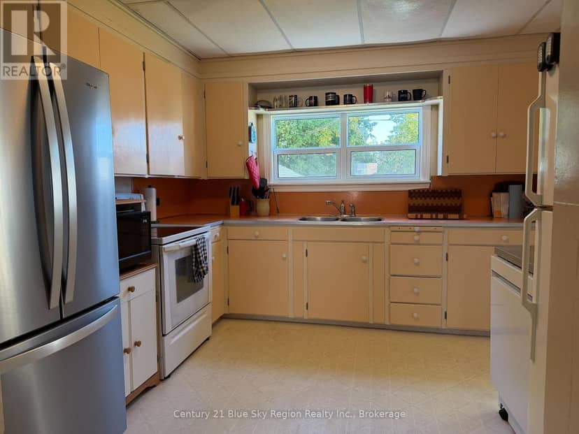 161 Fifth Avenue E — photo 4 of 17