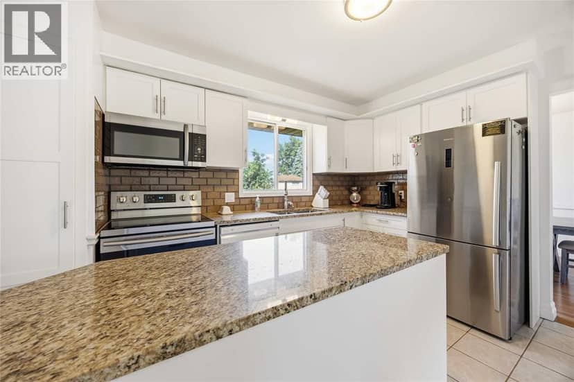 1076 Brimwood Crescent — photo 11 of 40